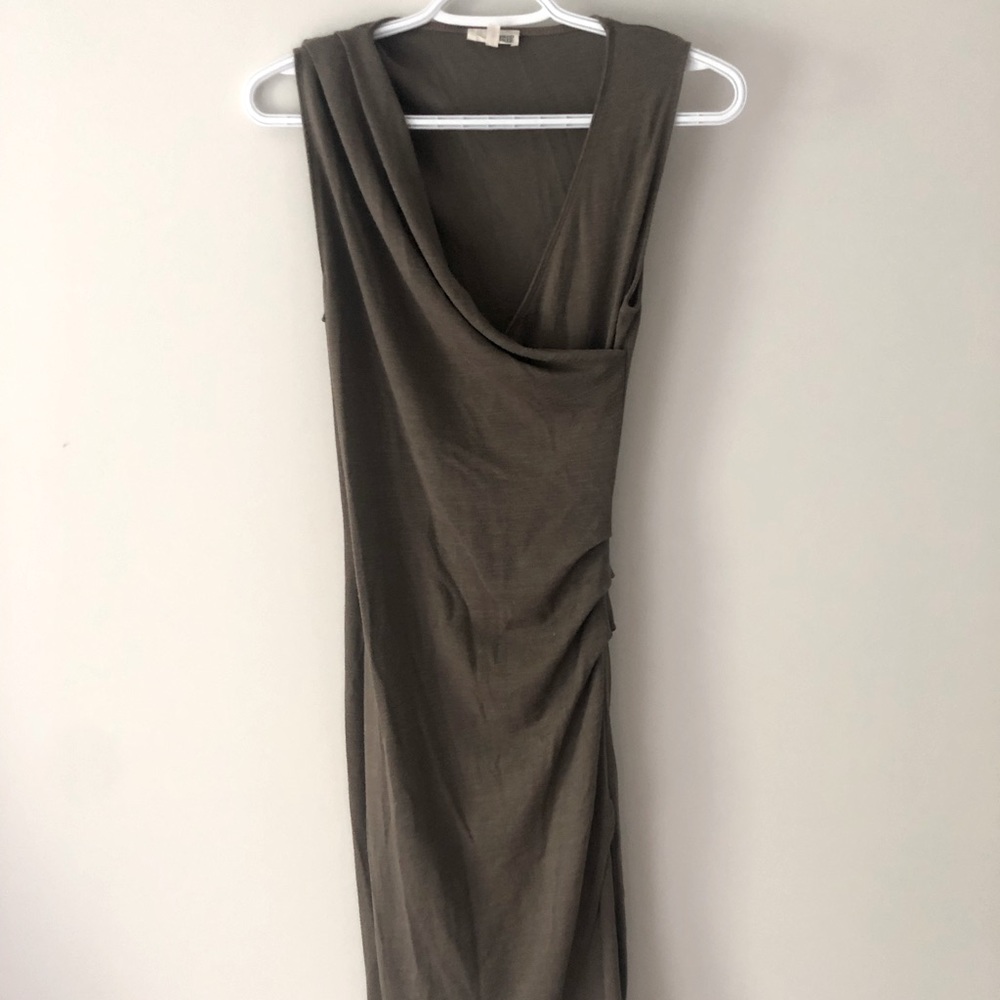Aritzia Wilfred free body con ruched side dress